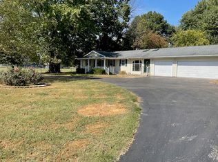 903 Estill Dr, Springfield, IL 62707