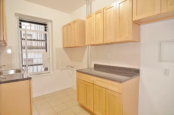 Rented by Park Property Advisors | media 10