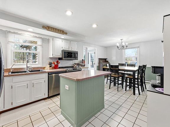 4th image of 134 Ell Pond Road