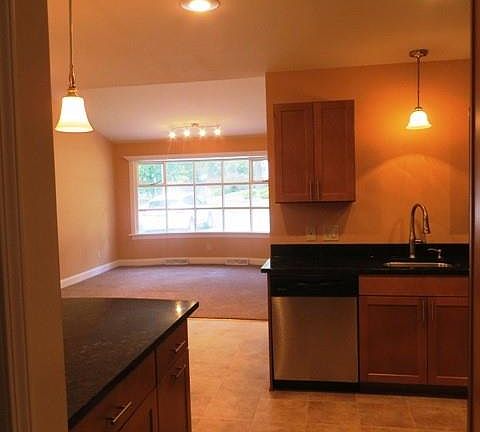 5th image of 318 Maple Ave