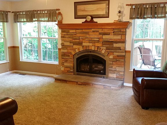 Fireplace/stove in family rm