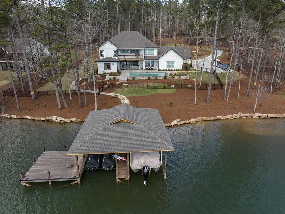 1st image of 597 Hinton Dr