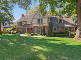 6730 Tomahawk Rd, Mission Hills, KS 66208