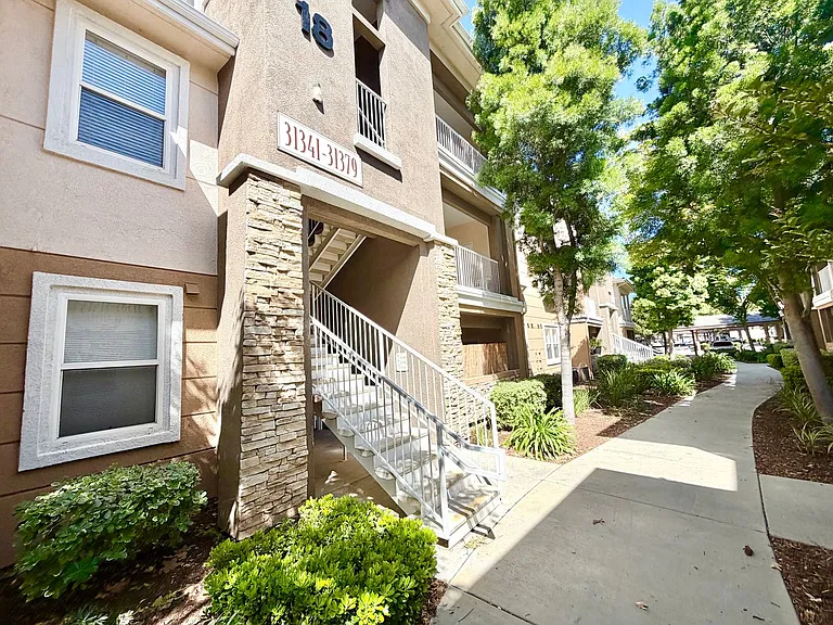 31371 Taylor Ln — Photo 2