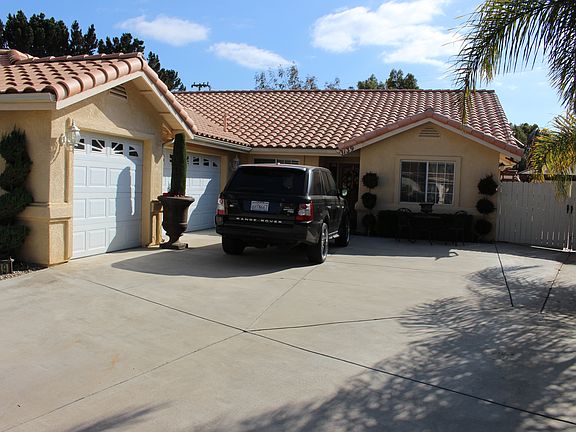 Extra large drive way space 