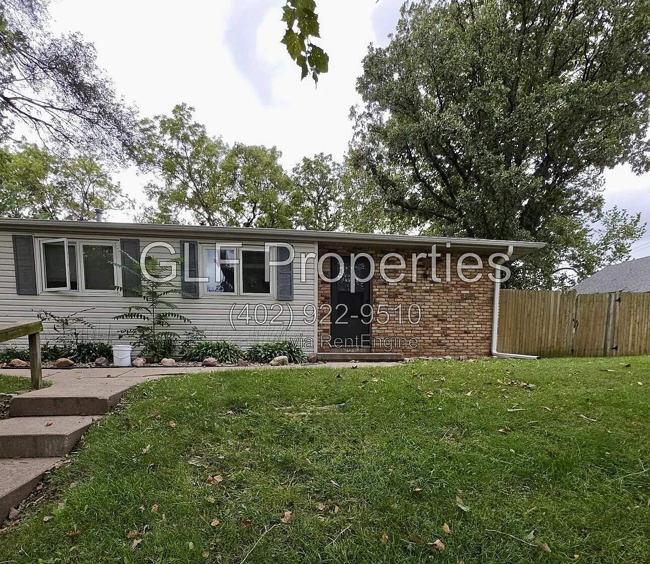 2 bed, 1.0 bath, $1,200 — Photo 1