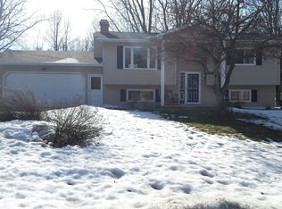 108 Fairway St, Combined Locks, WI 54113