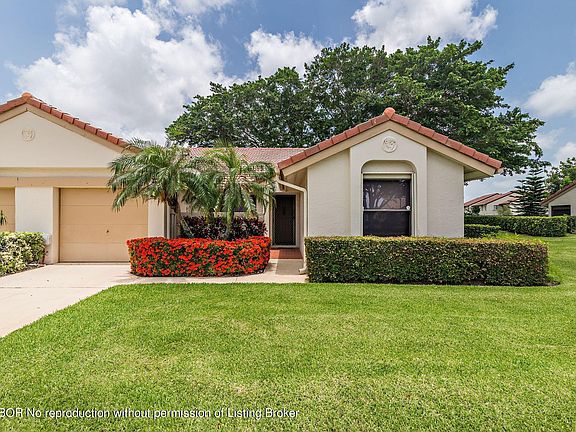 3rd image of 5947 Parkwalk Cir W