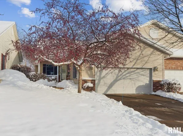 707 Wells Fargo Trl, Le Claire, IA 52753