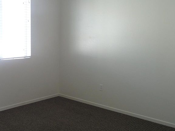 5th image of 585 E Harvard Blvd #201