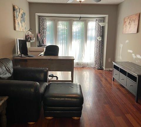 4th image of 600 SW Parkwood Dr #600