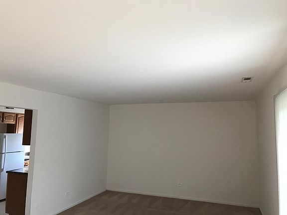 3rd image of 4144 Lindenwood Dr APT 3B