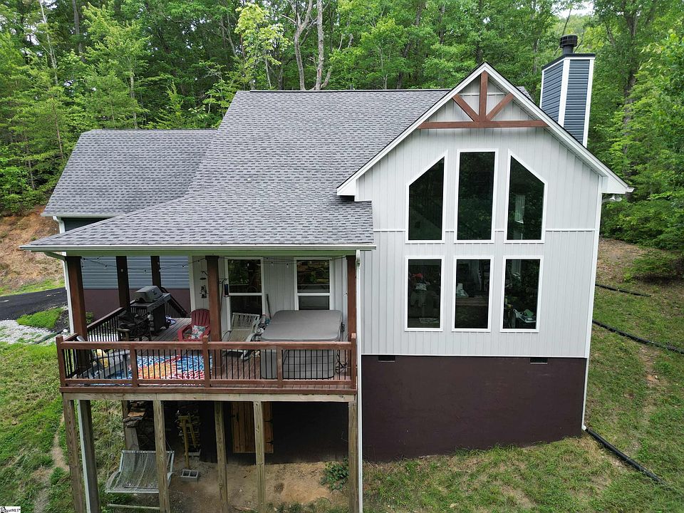 1st image of 11 Lindsey Hill Trl