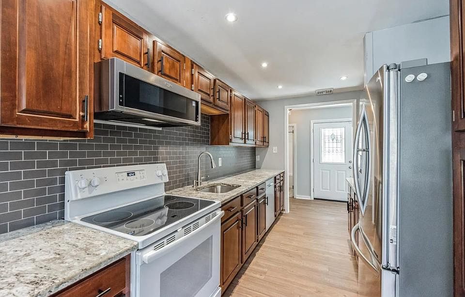 1st image of 2834 Deep Water Cir