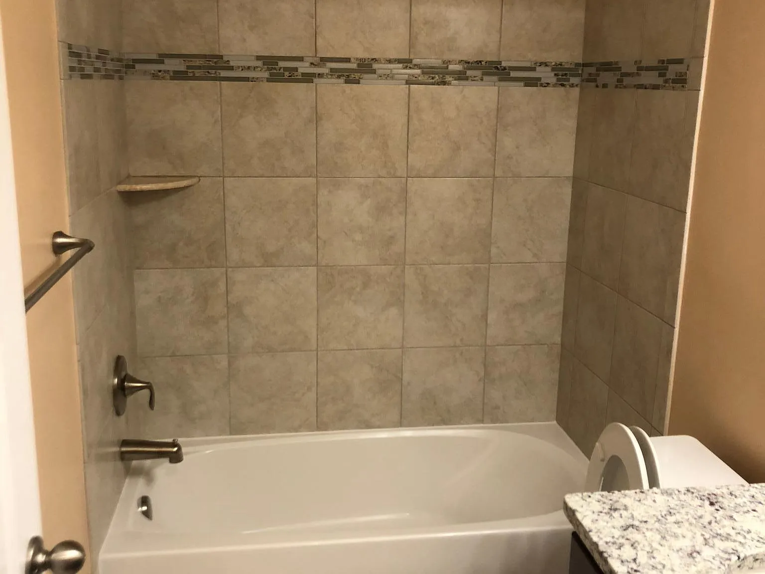 2101 Garden Grove Ln — Photo 2