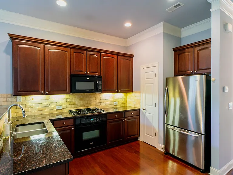 2056 Cobblestone Cir — Photo 4