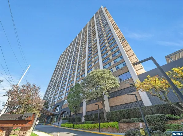 250 Gorge Rd APT 11C, Cliffside Park, NJ 07010