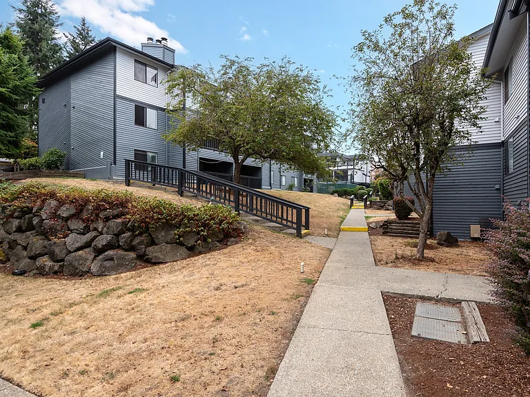Avon Park — Photo 15