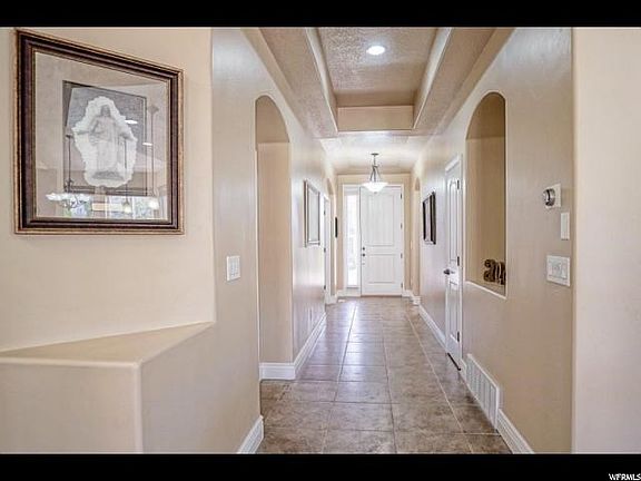 3rd image of 3808 N Meadow Springs Ln
