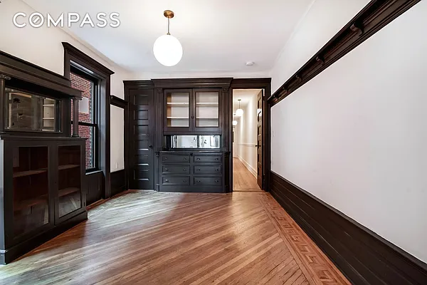 Rented by Compass | media 71