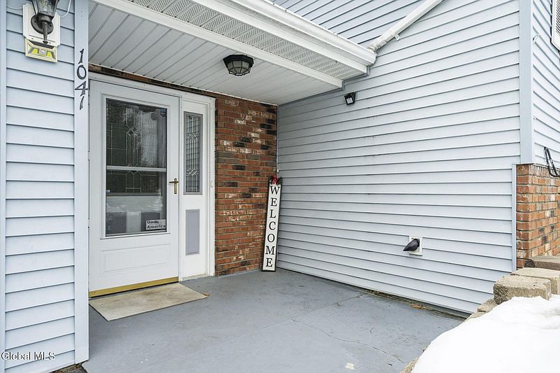 3rd image of 1041 Gates Drive