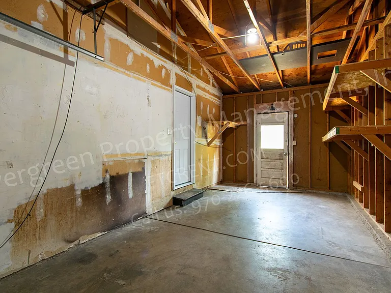 1912 W Plum St — Photo 23