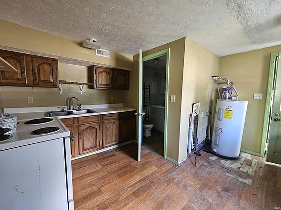 5th image of 820 N Elliott St
