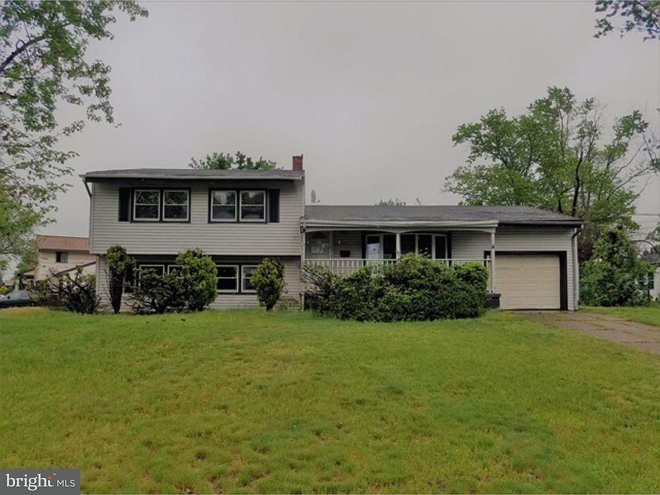 1st image of 4 La Salle Dr