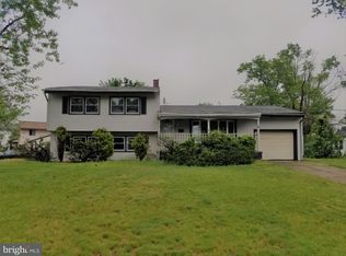 4 La Salle Dr, Burlington, NJ 08016
