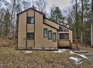 83 Fawn Rd, Hawley, PA 18428
