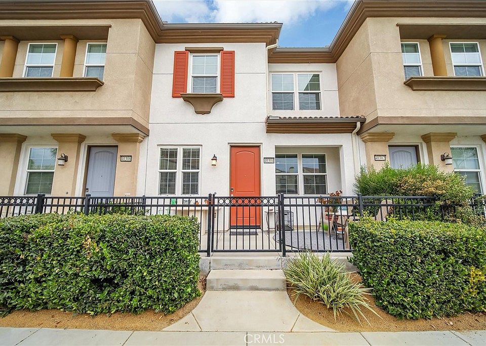1st image of 40304 Calle Real