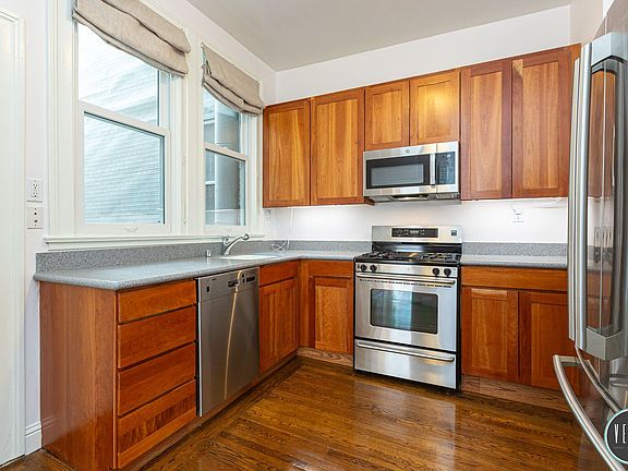 2nd image of 1097 Green St APT 8