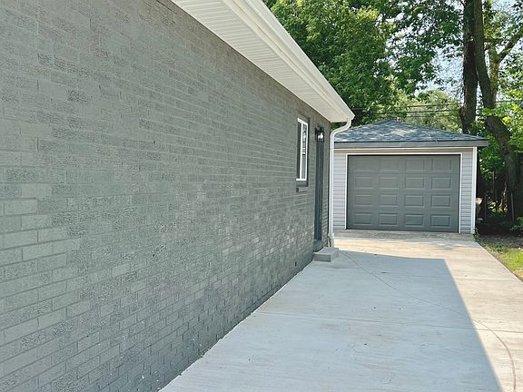 4th image of 2222 Saint Francis Ave