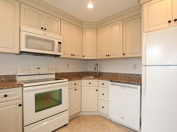 3rd image of 182 Long Hill Dr #B