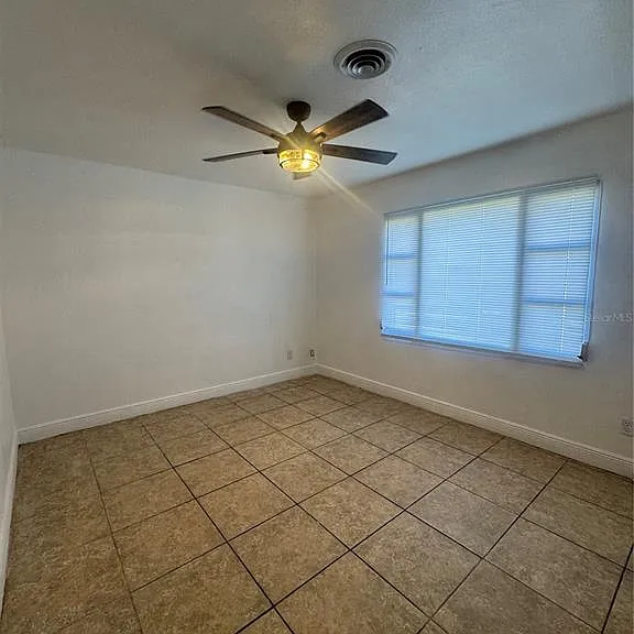 930 Emerald Dr — Photo 7
