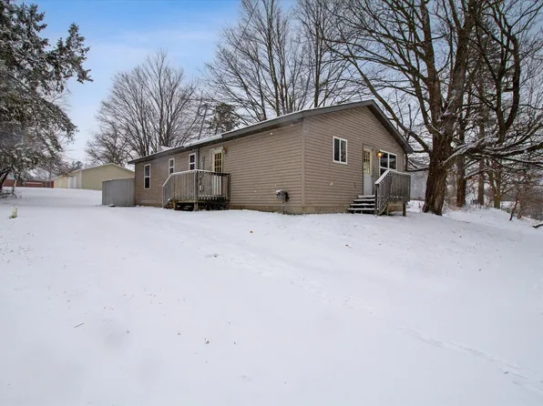 109 E Walnut St, Stanton, MI 48888