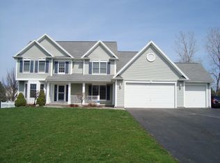 17 Hawkes Trl, Webster, NY 14580