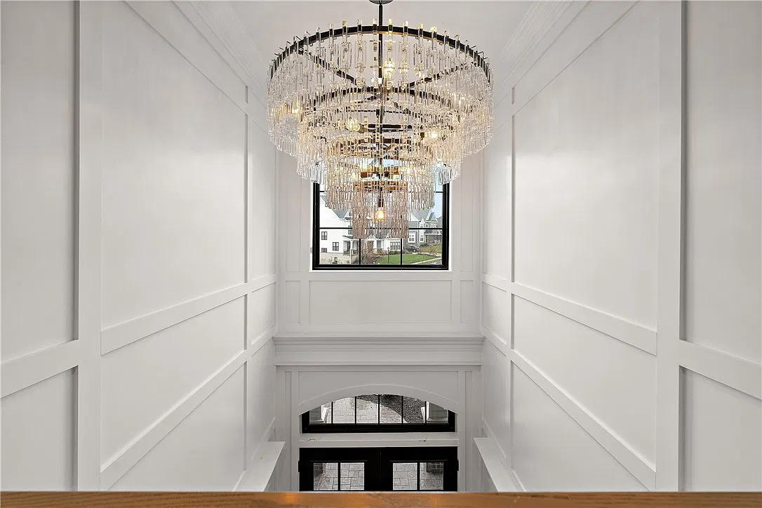 6 bed, 5.5 bath, 7232 sqft, $18,500 — Photo 3