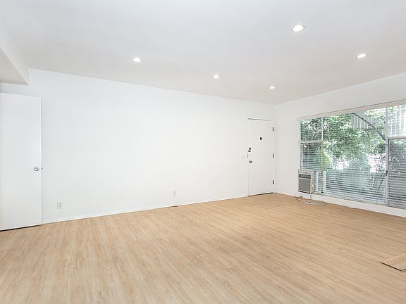 4th image of 1041 S Wooster St APT 5