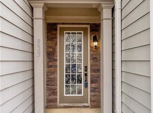 933 Spicy Oak Dr, Lawrenceville, GA 30044