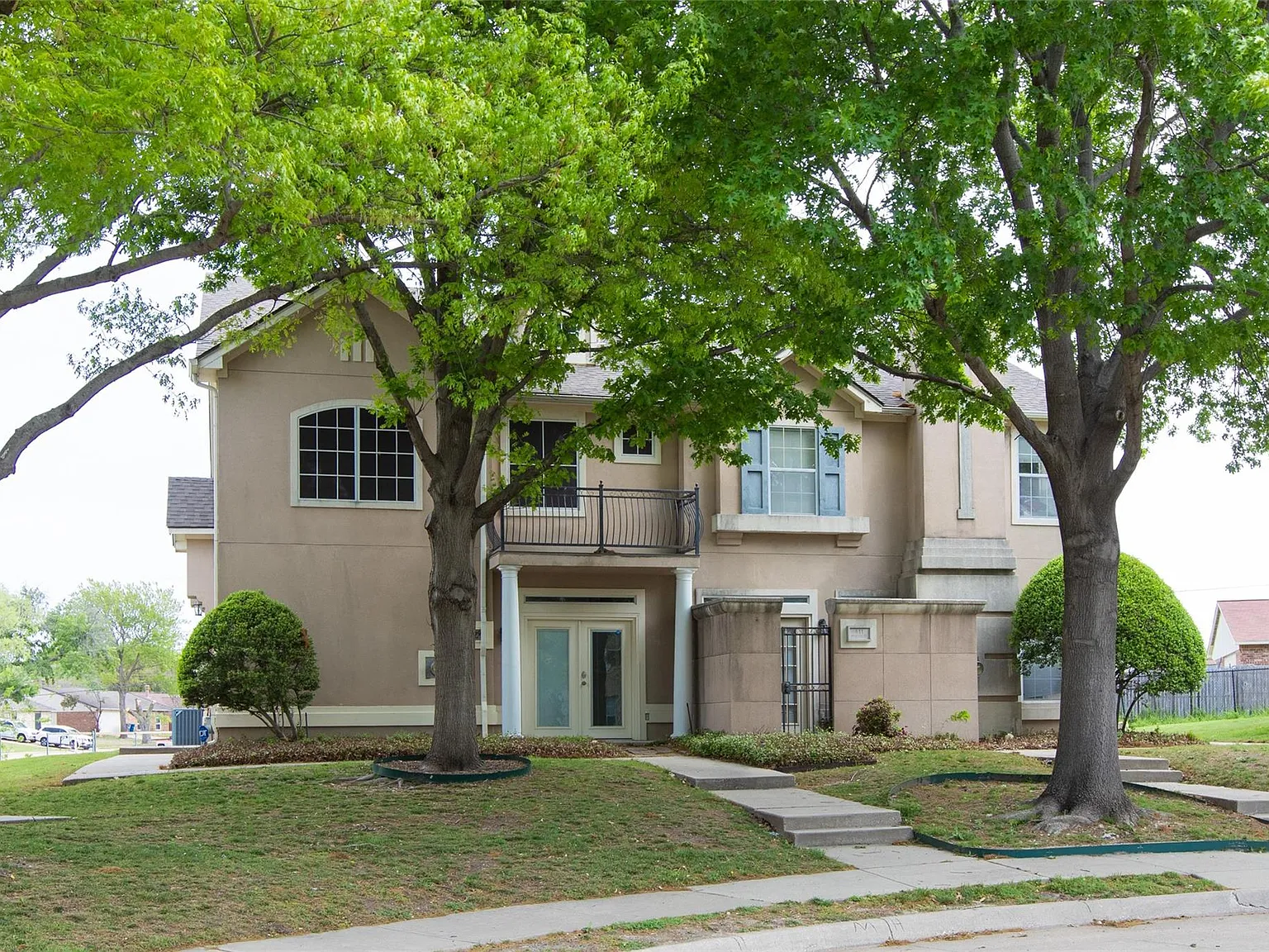 3 bed, 1783 sqft, $2,495 — Photo 2