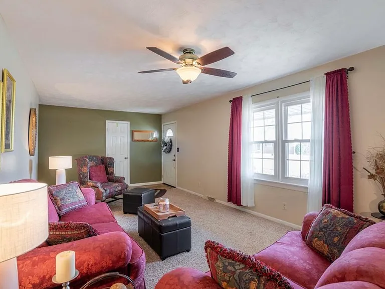 302 Lingale Ave — Photo 4