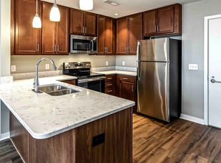 Midtown Crossing Apartments, Omaha, NE 68131