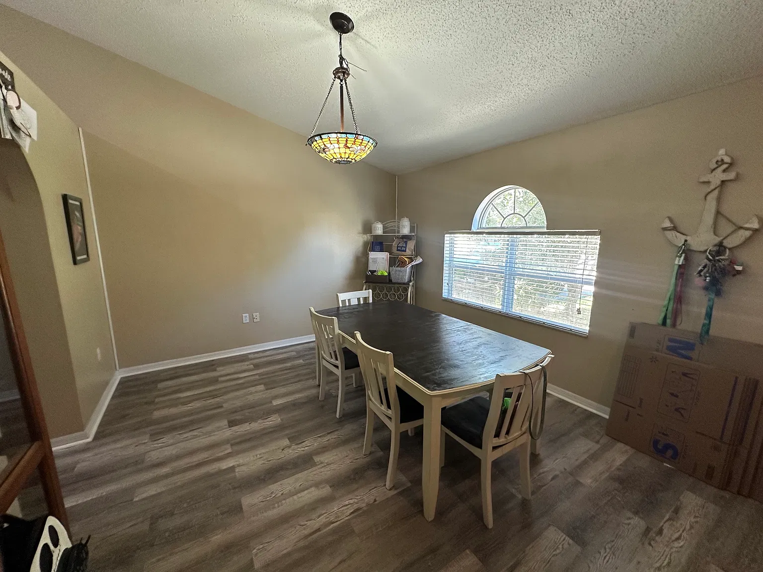3 bed, 2050 sqft, $1,800 — Photo 2