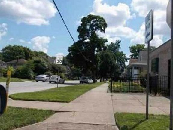 Exterior Neighborhood (street photo)