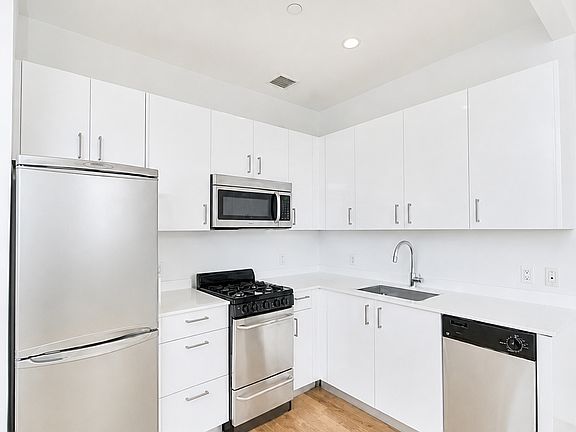 4th image of 53 Hope St Unit 216
