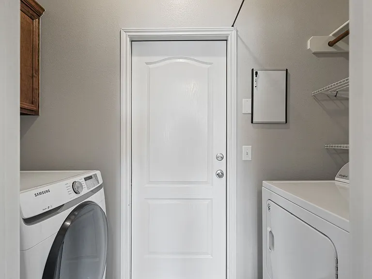 6815 Fox Hill Dr — Photo 14