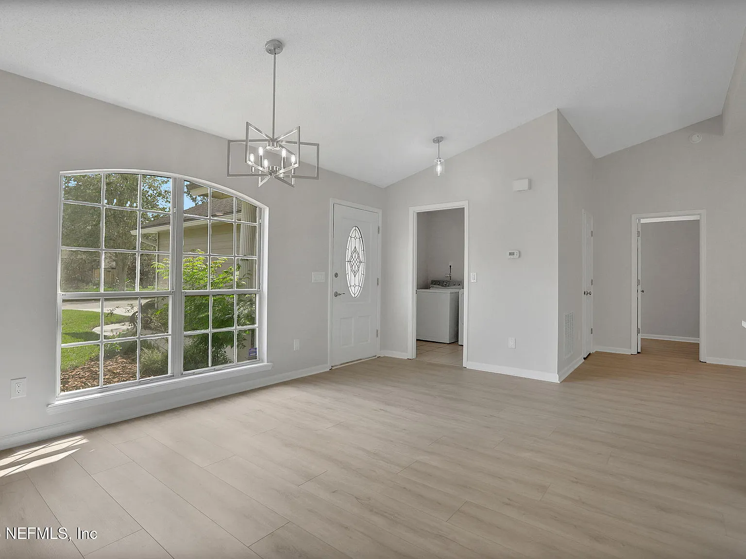 3 bed, 2.0 bath, 1443 sqft, $2,295 — Photo 4