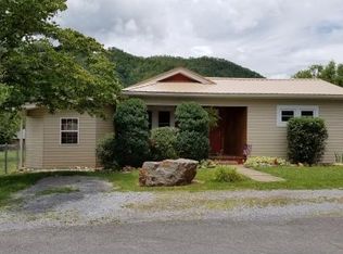 208 3rd Ave, Hampton, TN 37658