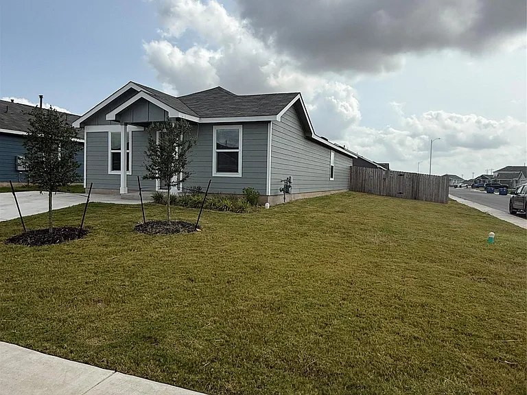 2324 Dust Devil Dr — Photo 2